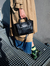 Load image into Gallery viewer, variant_black